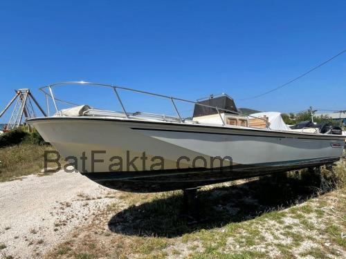 Boston Whaler Outrage 25 tekniska specifikationer och recensioner